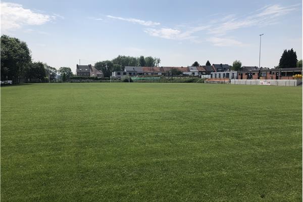 Aanleg kunstgras voetbalveld E en natuurgrasveld A - Sportinfrabouw NV